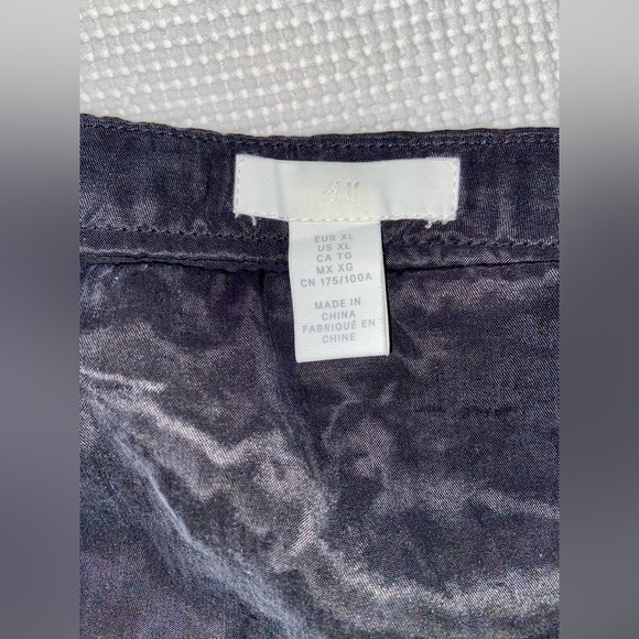 Women’s H&M black midi skirt with front slit size XL - Picture 7 of 16